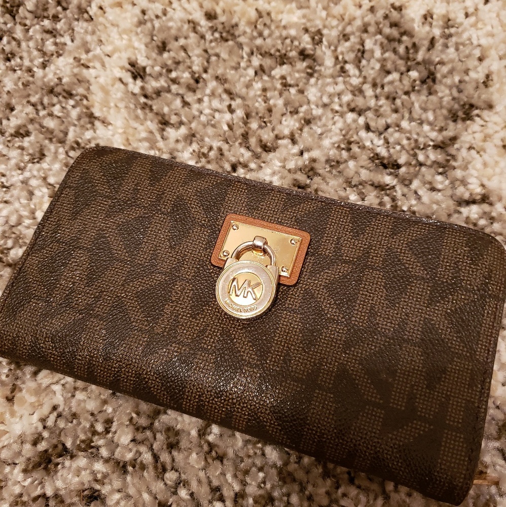 Authentic Michael Kors logo wallet